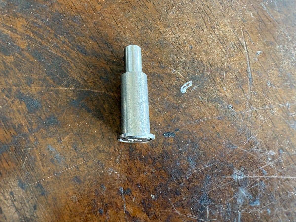 鋼輪栓(中支架)(含十字螺絲.華司) 圖片 1